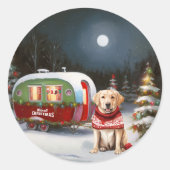 Sticker Rond Winter Labrador Caravan Christmas Adventure (Devant)