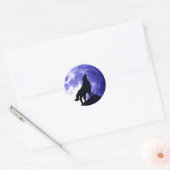 Sticker Rond Wolf Howling à la lune de nuit bleue (Enveloppe)