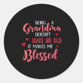 Sticker Rond Womens Being A Grandma Doesn't Make Me Old It Make (Devant)