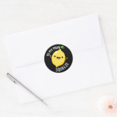 Sticker Rond Yo My Main Squeeze Funny Lemon Pun Dark BG (Enveloppe)