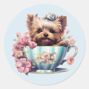 Sticker Rond Yorkshire Terrier assis dans la tasse de thé avec