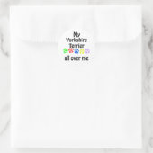 Sticker Rond Yorkshire Terrier Walks Design (Sac)