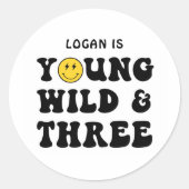 Sticker Rond Young Wild et Three Boy 3e fête d'anniversaire (Devant)