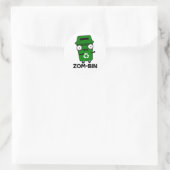Sticker Rond Zom-bin Funny Halloween Zombie Trash Bin Pun (Sac)