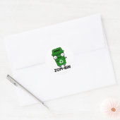 Sticker Rond Zom-bin Funny Halloween Zombie Trash Bin Pun (Enveloppe)