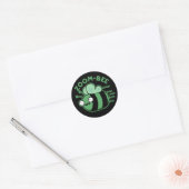 Sticker Rond Zoom-bee Funny Zombie Bee Pun Dark BG (Enveloppe)