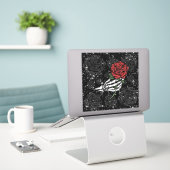 Sticker Rose de squelette offrant un glamour gothique noir (Ordinateur portable sur le bureau)