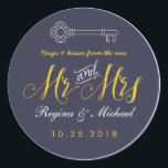 Sticker Rustic Key Script Mr et Mme Wedding Favor<br><div class="desc">Un autocollant classique et rustique design étiquette mariage faveur. Décoré avec clé vintage et lettrage à la main police de script de calligraphie. Parfait pour les mariages, fiançailles, douche nuptiale, fête d'anniversaire ou toute occasion spéciale. Vous pouvez customiser la couleur arrière - plan pour l'adapter à votre couleur de thème....</div>