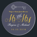 Sticker Rustic Key Script Mr et Mme Wedding Favor<br><div class="desc">Un autocollant classique et rustique design étiquette mariage faveur. Décoré avec clé vintage et lettrage à la main police de script de calligraphie. Parfait pour les mariages, fiançailles, douche nuptiale, fête d'anniversaire ou toute occasion spéciale. Vous pouvez customiser la couleur arrière - plan pour l'adapter à votre couleur de thème....</div>