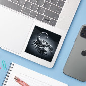 Sticker schorpioen (Laptop met iPhone)