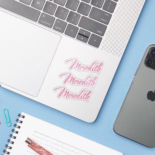 Sticker Script cursif Meredith en rose x3 (Ordinateur portable avec iPhone)