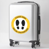 Sticker Stand Ici Social Distancing Empreinte Moderne (Sur valise)