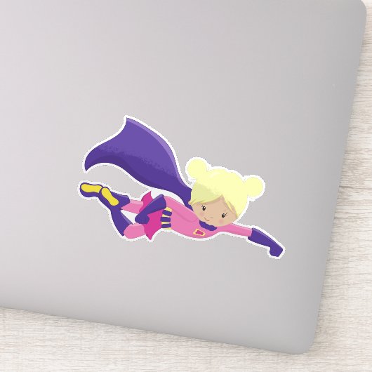 Sticker Superhero Girl, Héros, Cheveux blonde, Cap violet (Détail)