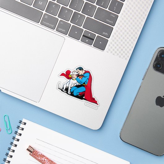 Sticker Superman et Krypto (Ordinateur portable avec iPhone)