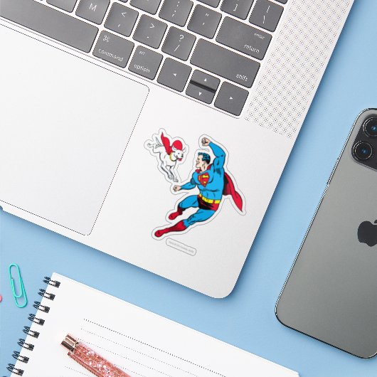 Sticker Superman et Krypto Flying (Ordinateur portable avec iPhone)