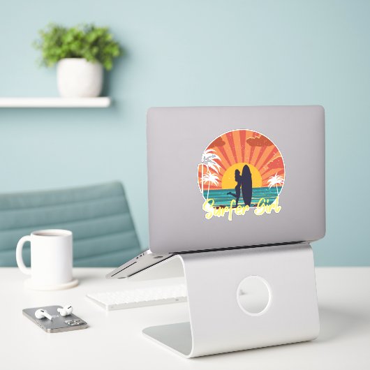 Sticker Surfer Girl (Ordinateur portable sur le bureau)