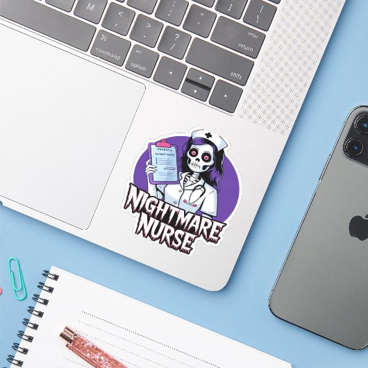 Sticker T-shirt classique de l'infirmière de nuit d'Hallow (Ordinateur portable avec iPhone)