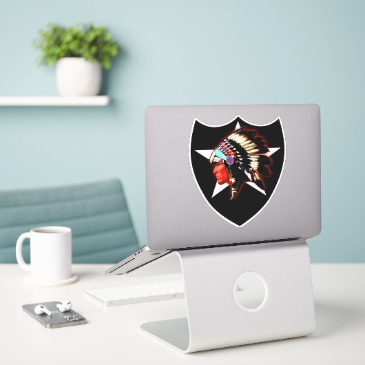 Sticker Tête indienne 1 (Ordinateur portable sur le bureau)