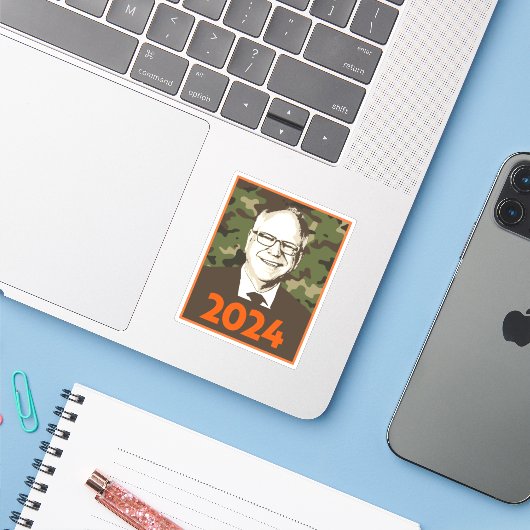 Sticker Tim Walz 2024 Espoir au Camouflage (Ordinateur portable avec iPhone)