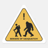 Sticker Triangulaire Attention à Sasquatch ! Personnalisé (Devant)