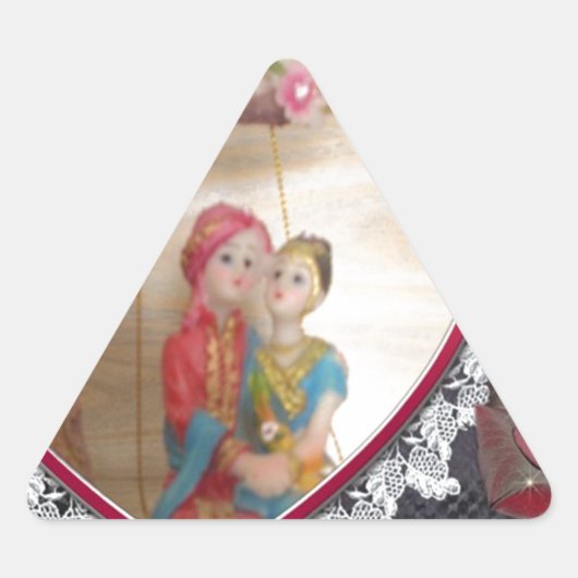 Sticker Triangulaire Couple asiatique de mariage sur une balançoire en (Devant)