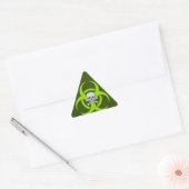 Sticker Triangulaire Crâne vert biodangereux (Enveloppe)