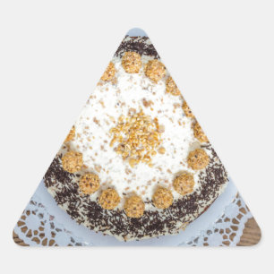 Sticker Triangulaire Gâteau aux amandes sur bois rustique