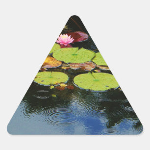 Sticker Triangulaire Lotus rose en pluie
