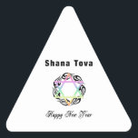 Sticker Triangulaire Nouvel An juif Shana Tova<br><div class="desc">Le Nouvel An juif et l'Etoile religieuse joyeuse présentent l'Etoile hébraïque de David et des salutations pour un Joyeux Nouvel An.</div>