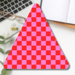 Sticker Triangulaire Tableau de À damiers rose et rouge Neon Vintage<br><div class="desc">Tableau de contrôle Neon Pink et Red À damiers | VINTAGE | Classique | tendance | Style | Mode | Minimal</div>