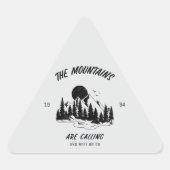 Sticker Triangulaire The Mountains are calling and here we go  (Devant)