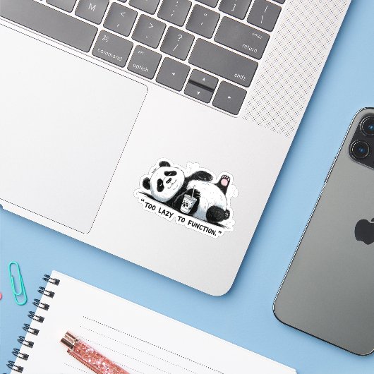 Sticker Trop azy pour fonctionner - Lazy Panda (Ordinateur portable avec iPhone)