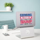 Sticker Trump 2024 à venir (Ordinateur portable sur le bureau)