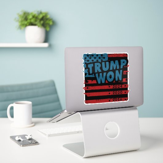 Sticker Trump a gagné 2024 (Ordinateur portable sur le bureau)