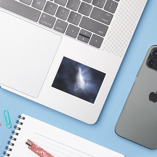 Sticker Un Gros Plan Illustratif Du Temple De La Comète. (Ordinateur portable avec iPhone)