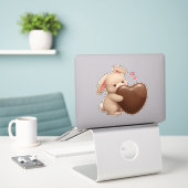 Sticker Un petit lapin vous aime à Pâques ! (Ordinateur portable sur le bureau)