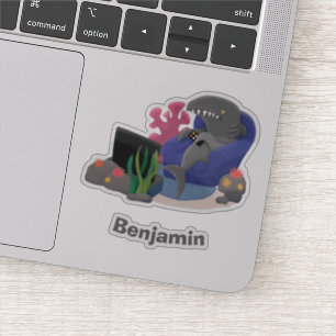 Sticker Un requin drôle en regardant la bande dessinée de