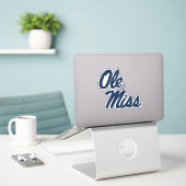 Sticker Université du Mississippi | Ole Miss Script (Ordinateur portable sur le bureau)