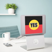 Sticker Votez oui (Ordinateur portable sur le bureau)