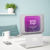 Sticker Votre Logo & Slogan ou autre texte | Purple Ombre (Ordinateur portable sur le bureau)