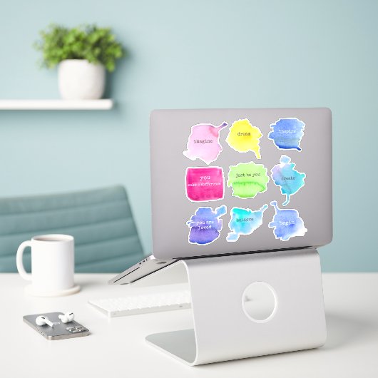 Sticker Vous Êtes Aimé Inspiration Mots Positifs (Ordinateur portable sur le bureau)