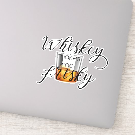 Sticker Whiskey me rend risqué (Détail)