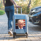 Stickers Donald Trump Mug avec drapeau américain (Valise Insitu)