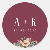 Stickers, Elegant bloemenbordeaux monogram Ronde Sticker (Voorkant)