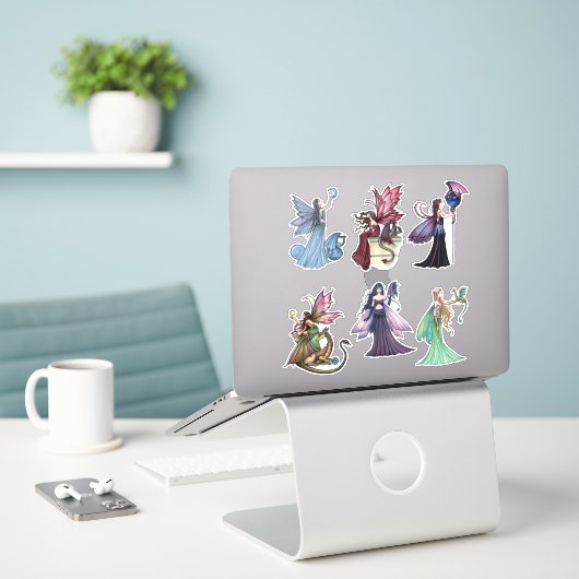 Stickers fées avec dragons par Molly Harrison (Ordinateur portable sur le bureau)