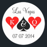 stickers mariage Las Vegas avec monogramme et date<br><div class="desc">stickers de mariage Las Vegas avec monogramme et date. Mignonne Roi et reine des coeurs design avec initiales personnalisées de mariée et mariée. Costumes de carte de jeu de poker. Amusement pour mariage,  douche nuptiale,  soirée bachelorette etc. Coeurs et pique.</div>