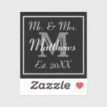 Stickers noir et blanc Mariage Monogrammes<br><div class="desc">Optez pour la sophistication moderne grâce à nos stickers mariages chic et personnalisés. Élever vos faveurs de mariage avec une esthétique moderne qui résonne avec simplicité et élégance intemporelle. Idéal pour les Faveurs de Mariage et les Phoques d'Enveloppe Mariage Merci. Mariage Monogramme moderne minimal noir et blanc.</div>
