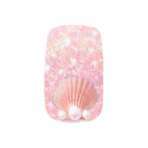 Sable rose brillant avec coquillage et vernis à on