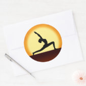 Stickers ronds Yoga Poteau Femme Silhouette Sunris (Enveloppe)