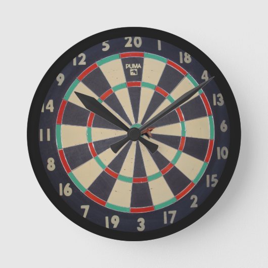 stiert ogen op het dartboard; ronde klok (Voorkant)
